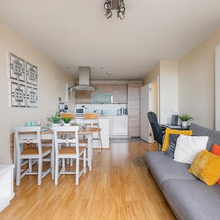 Stratford Skyview Apartment ロンドン エクステリア 写真